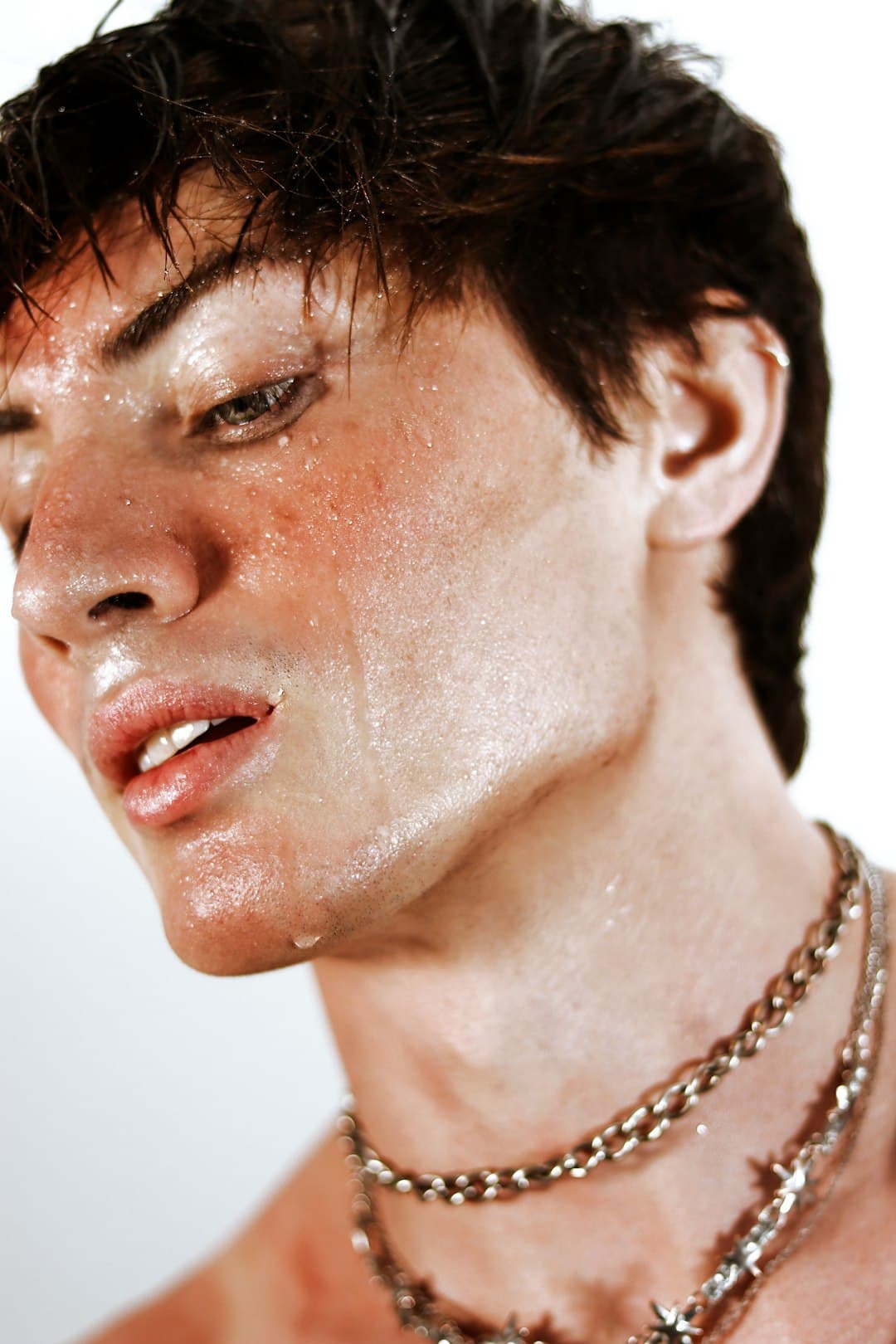 為什麼即使在寒冷的天氣裡,我的頭皮也會出汗?